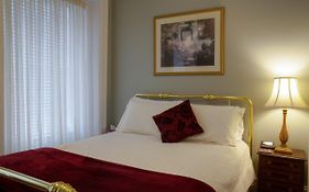 Sir Isaac Brock B&B Luxury Suites